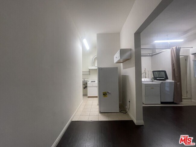 Foto del edificio - 2763 Fairmount Ave