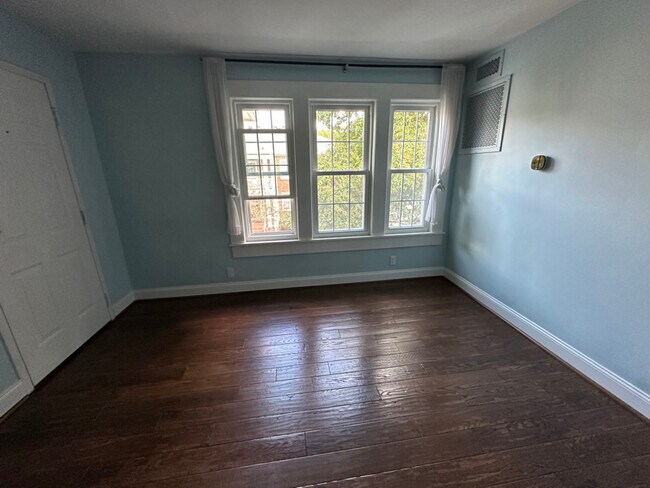 Foto del edificio - 305 E Duncan Ave