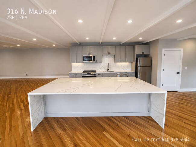 Foto del edificio - 316 N. Madison-