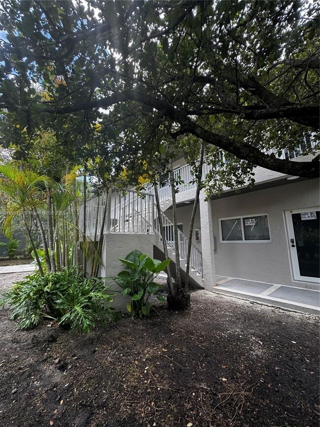 Foto del edificio - 1460 SW 24th Ct