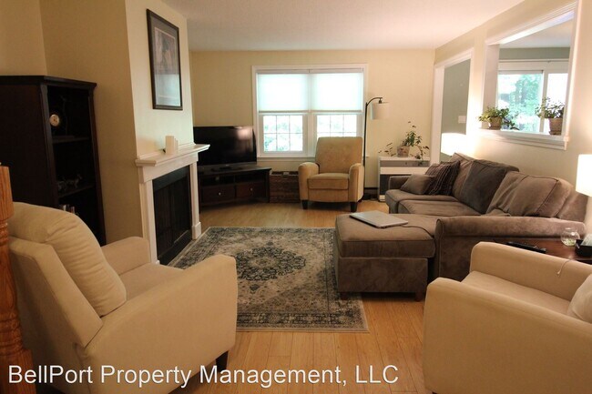 Building Photo - 3 br, 2.5 bath Apartment - 7 Cushing Ct.