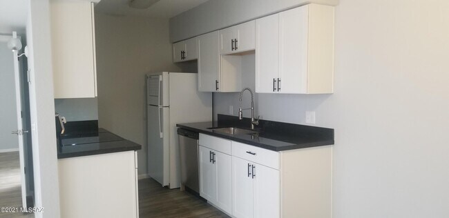 Foto del edificio - 9420 E Speedway Blvd