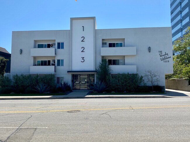 Building Photo - 1223 S Bundy Dr