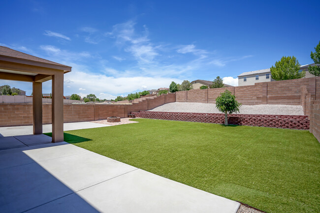 Foto del edificio - 6451 Shiprock Ct NE