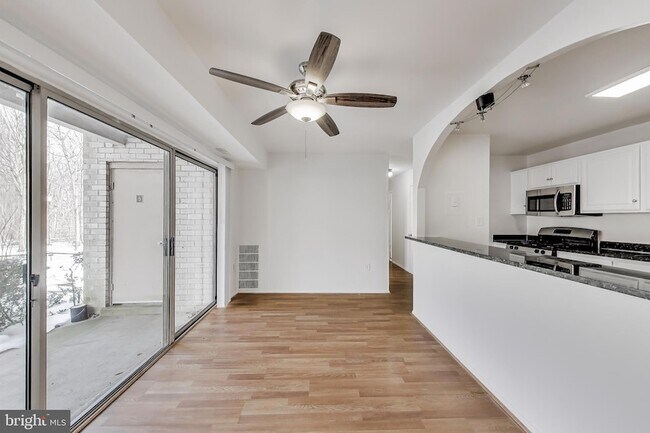 Foto del edificio - 12307 Braxfield Ct