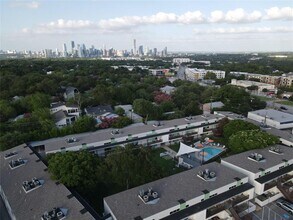 Building Photo - 2200 Dickson Dr