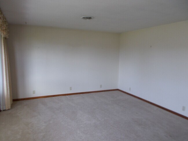 Building Photo - Spacious & Beautifully Maintained 3-Bedroom Home – North of Richmond