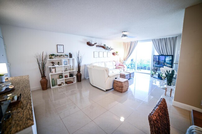 Foto del edificio - 2701 N Ocean Blvd