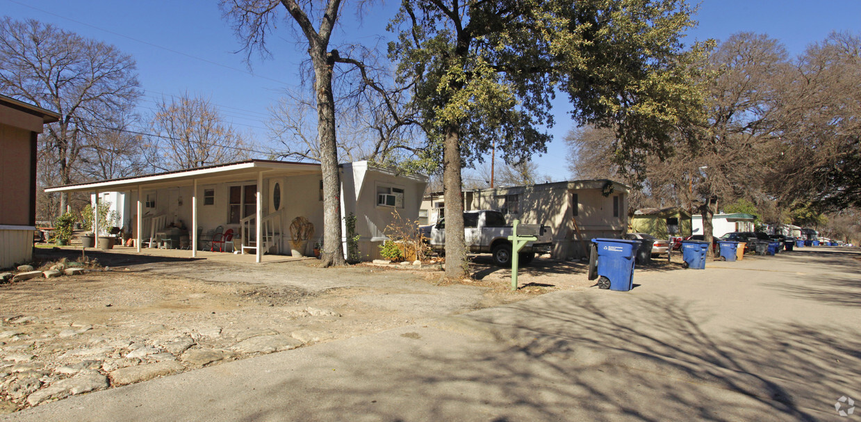 Building Photo - Woodview