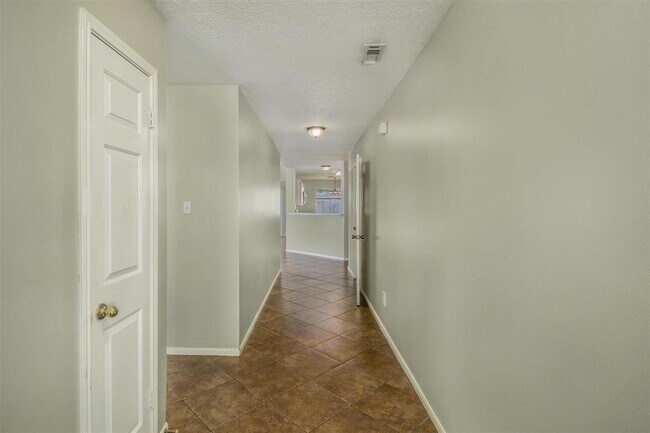 Building Photo - 16154 Little Cypress Ln