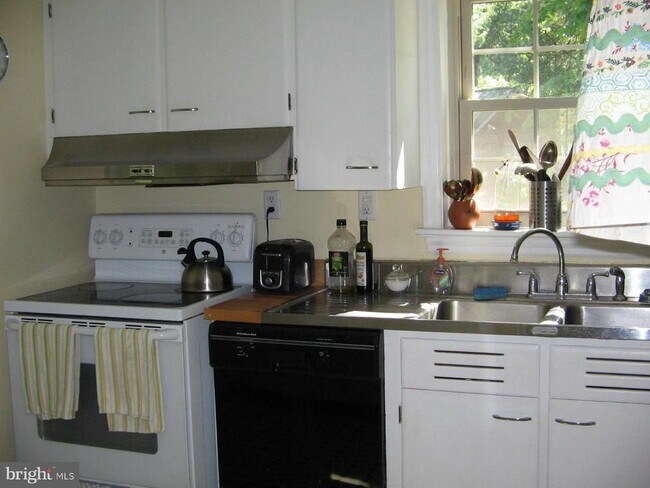 Foto del edificio - 8022 Barron St