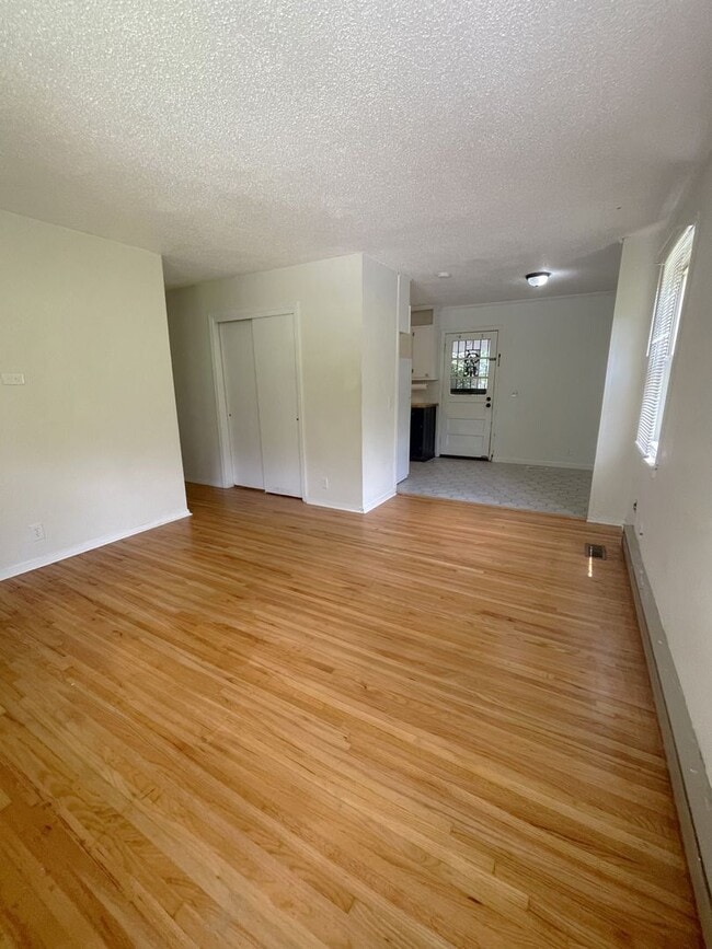 Foto del edificio - Excellent 3 Bedroom Home Minutes from Down...