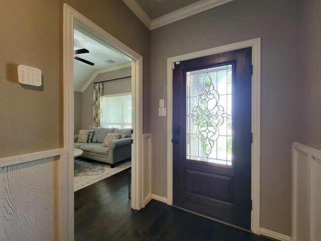Foto del edificio - Beautiful Model Home that backup to the su...