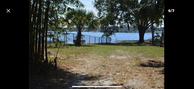 Foto del edificio - 630 N Crooked Lake Dr