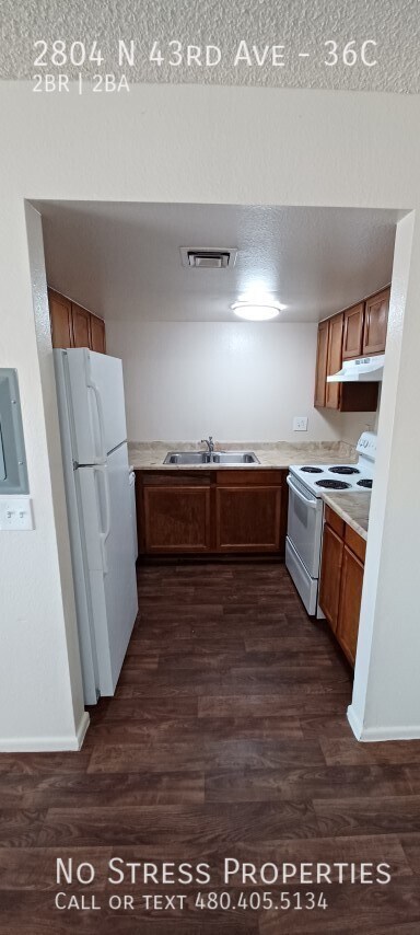 Building Photo - 2 Bedroom Condo at 43rd Ave and Thomas!