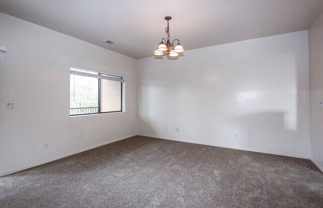 Building Photo - 3 bed 3 bath Townhome in Boulder Park - APPLICATION PENDING