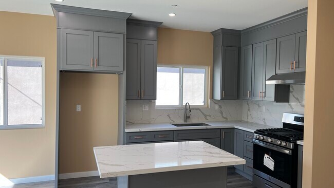 Building Photo - 6942 Valmont St