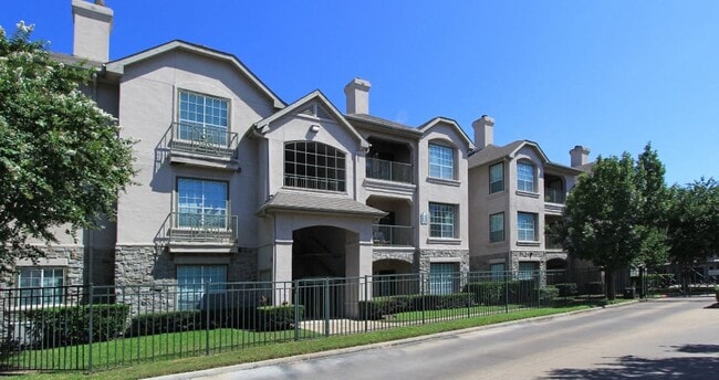Building Photo - Village on the Parkway Apartments