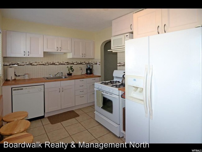 Building Photo - 152 Gwen St