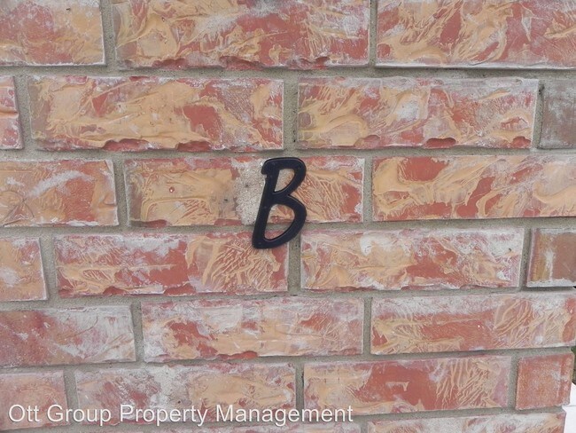 Building Photo - 108 E Truman Ave