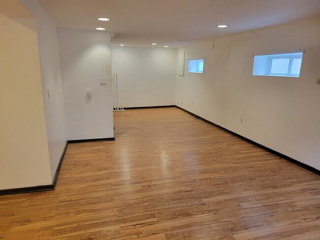Foto del edificio - 5032 35th Ave SW