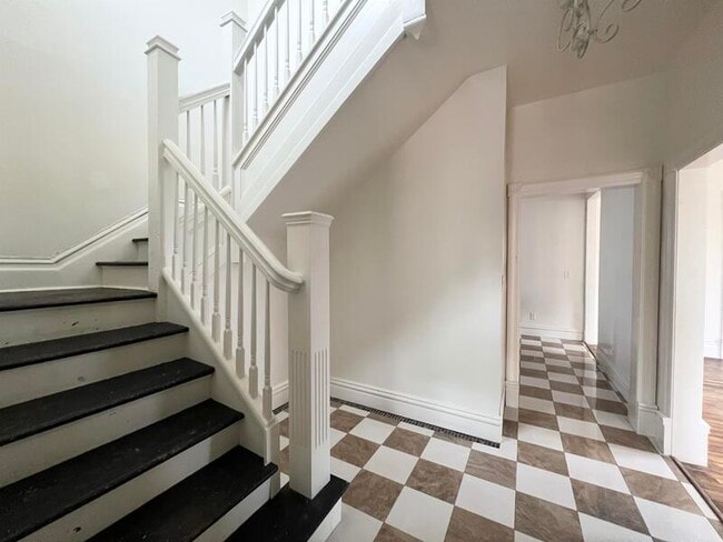 Photo - 615 S 900 E, House