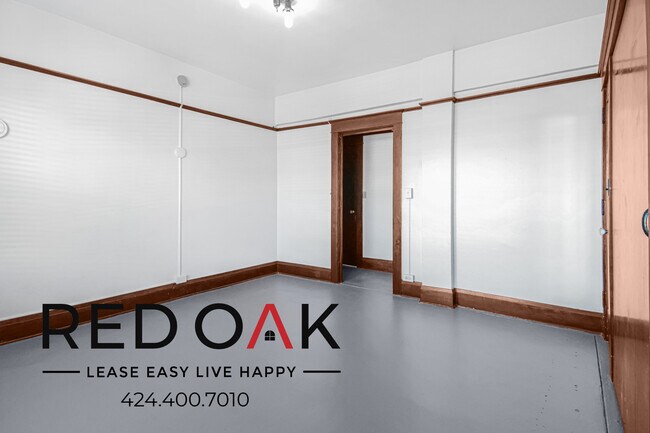 Foto del edificio - ~2 Months FREE~ Luxurious Top Floor Studio...