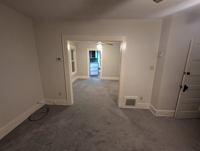 Foto del edificio - 6421 Glade Ave