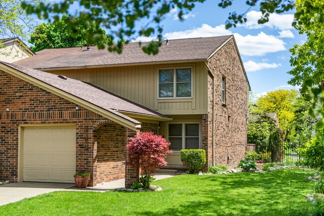 Front side view... - 3124 Woods Cir