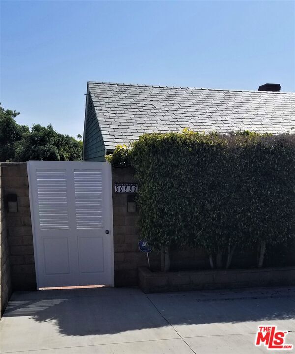 Building Photo - 30838 Broad Beach Rd