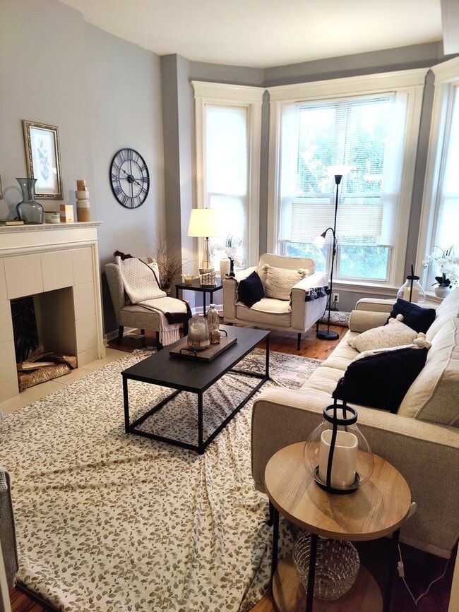 Building Photo - 4243 S Calumet Ave