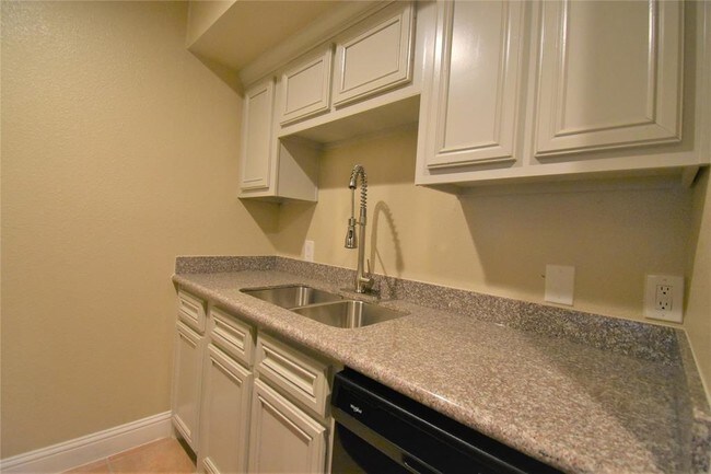 Building Photo - 3500 Baker Dr