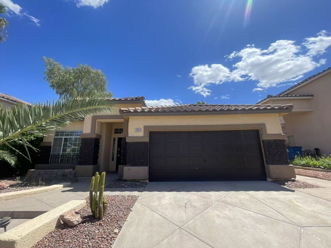 Primary Photo - Beautiful one level home