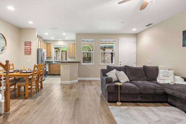 Building Photo - 2108 Las Palomas Loop