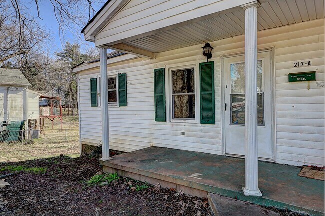 Building Photo - 217 Waco Rd