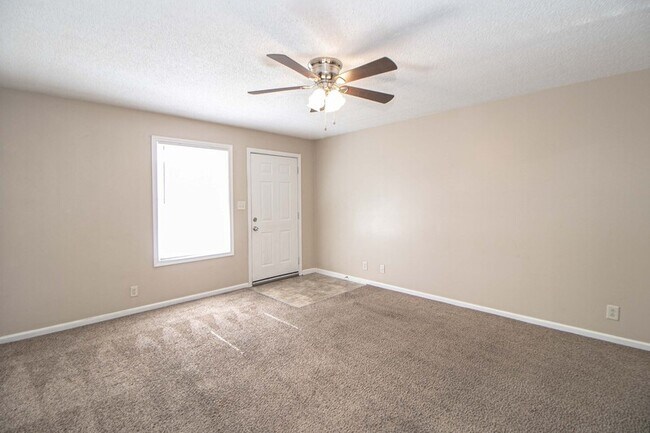 Building Photo - 143 Darlene Dr