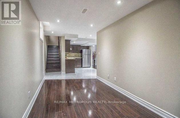 Building Photo - 11 Wynview St