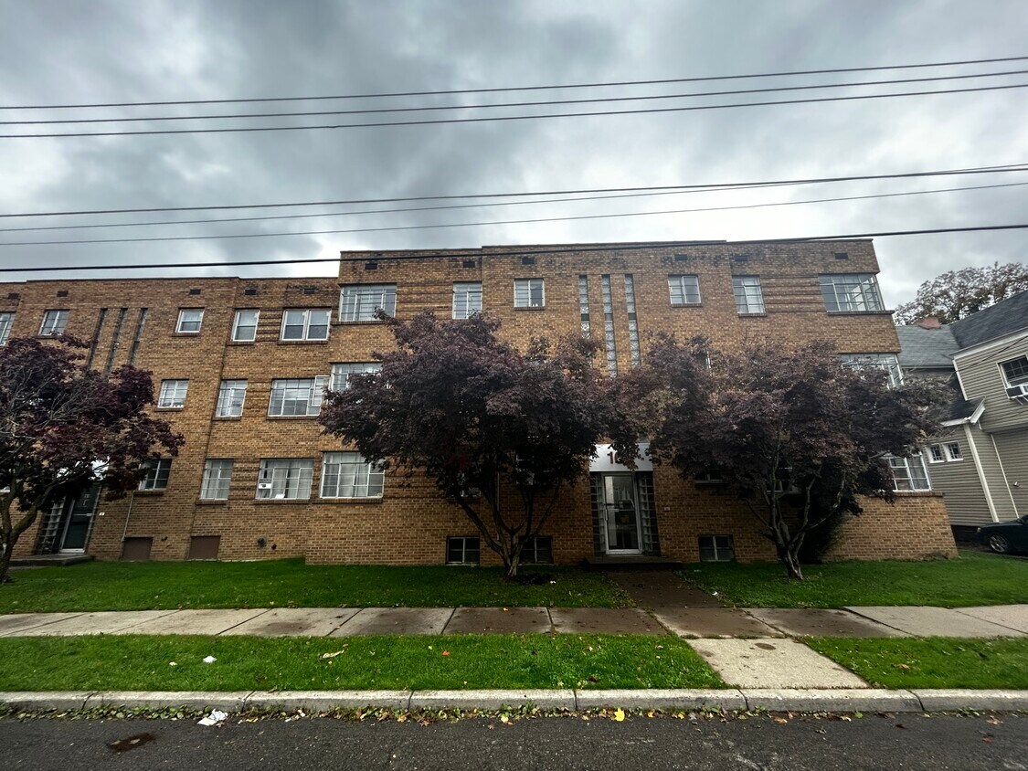 Primary Photo - 162 Chapin St