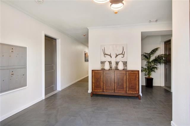 Entryway - 1532 St Andrew St