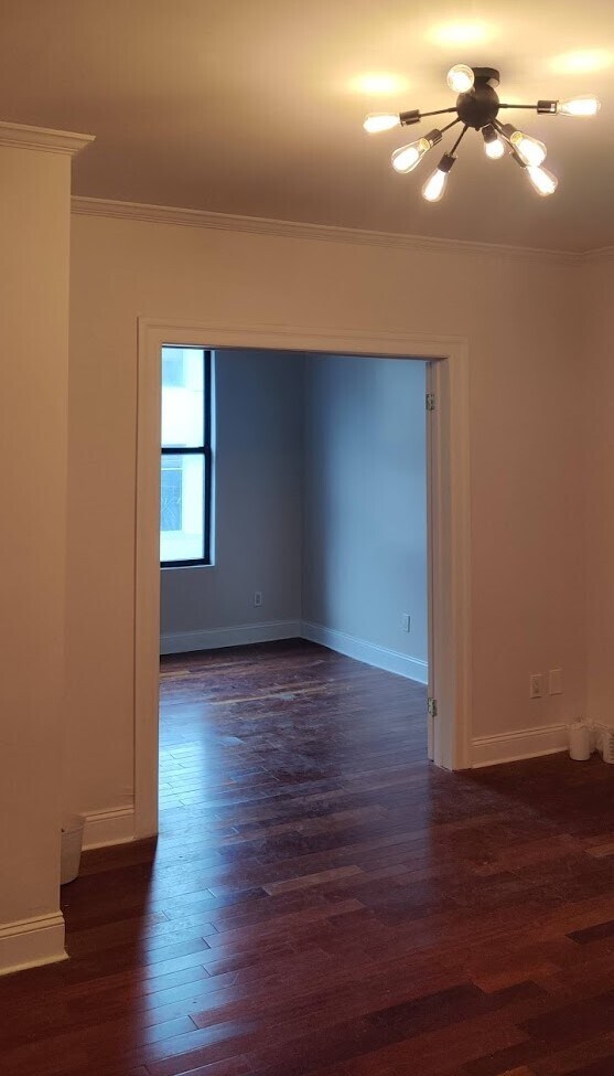 Living room - 160 Wadsworth Ave