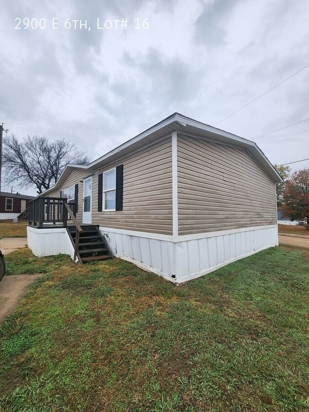 Primary Photo - 2900 E 6th Ave