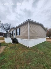 Building Photo - 2900 E 6th Ave