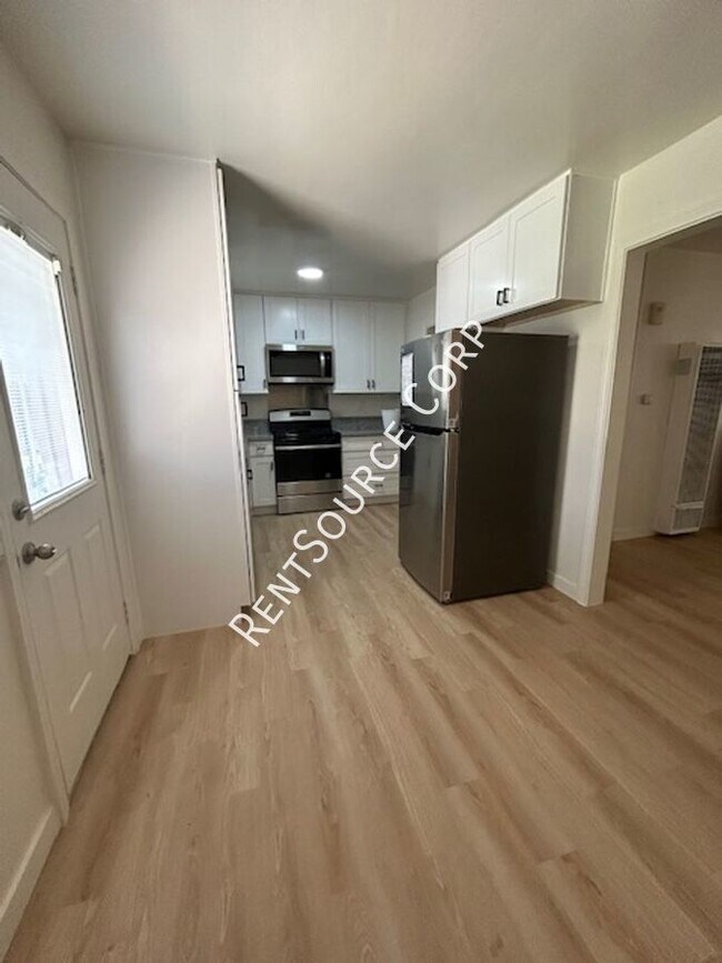 Building Photo - 2 Bedroom, 1 Bathroom Single Story home fo...