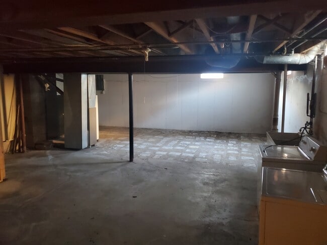 Building Photo - 3907 88th St