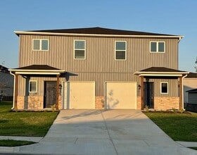 Building Photo - 3411 SW Adoration St