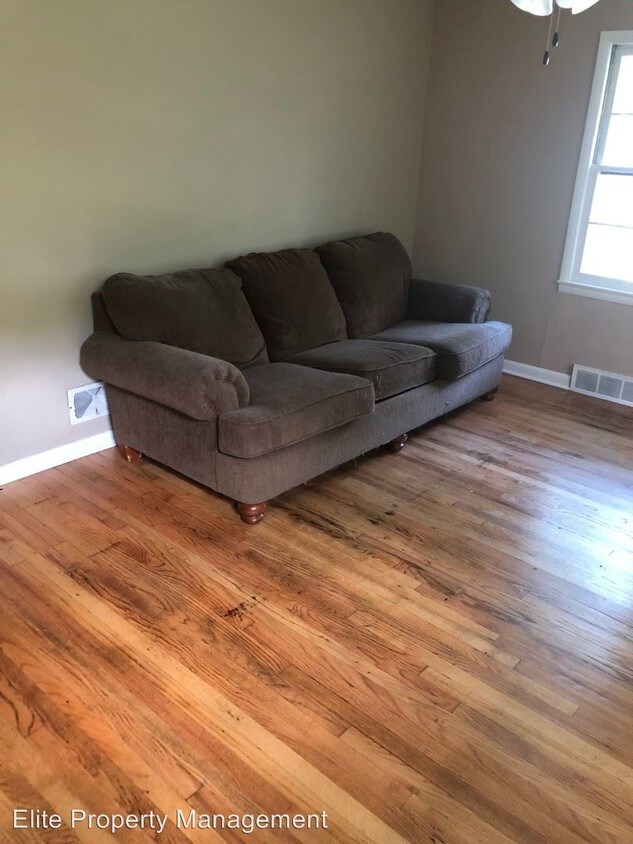 Building Photo - 1319 College St