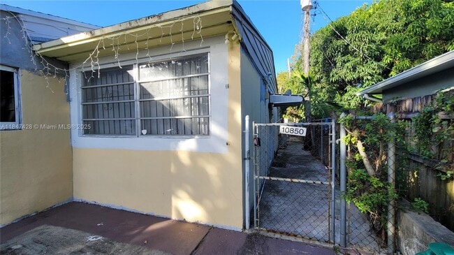 Foto del edificio - 10850 NE 4th Ave