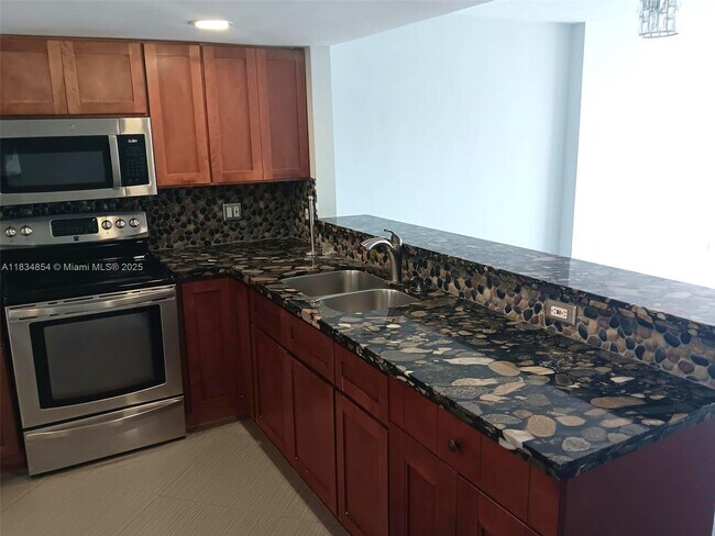 Foto del edificio - 3703 NE 166th St