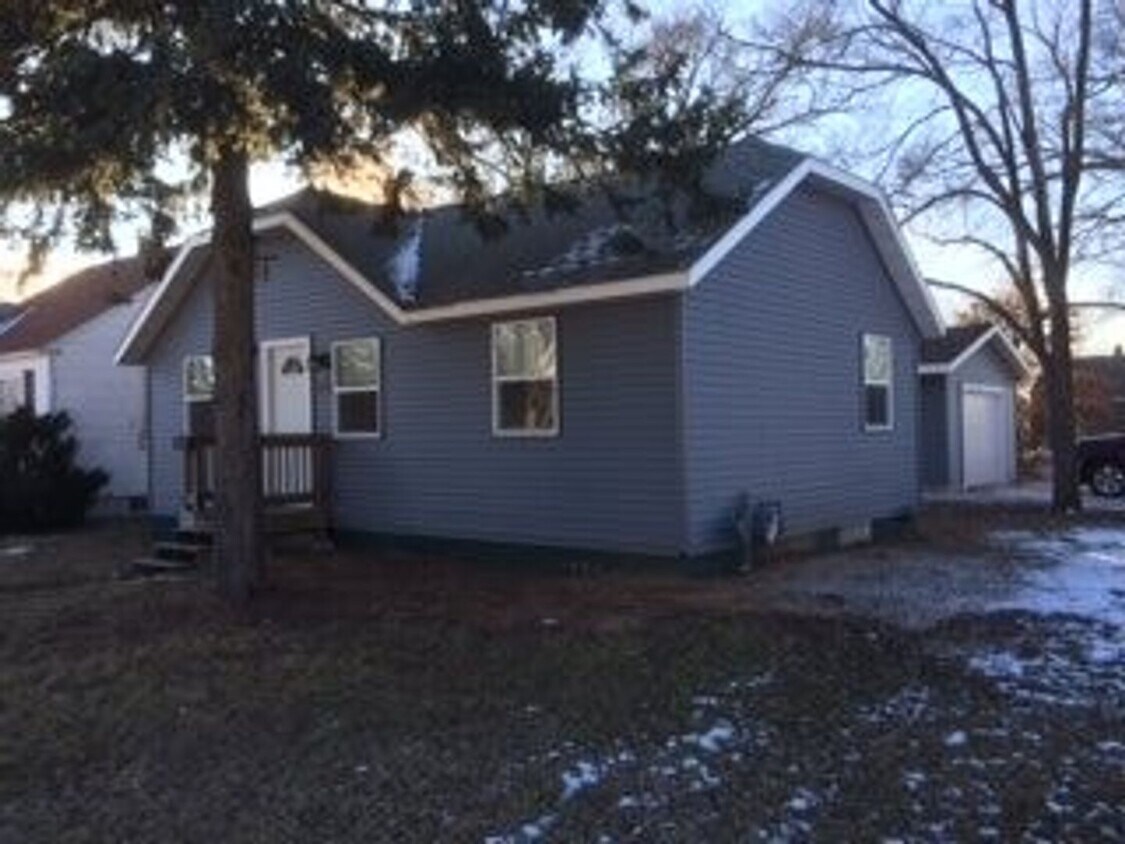 Primary Photo - 2 Bedroom House
