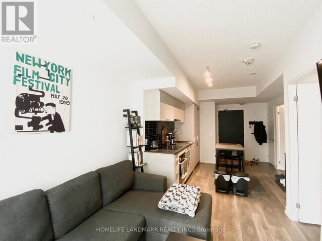 Building Photo - 60 Shuter St